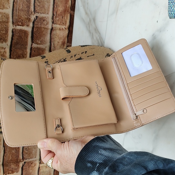 Floral spring print wallet by Halogen, like new, genuine leather - Picture 2 of 4